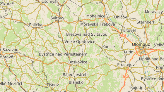 U Velkých Opatovic na Blanensku narazil vlak do dodávky.