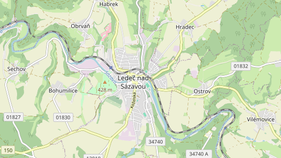 Velk�m probl�mem Led�e nad S�zavou je silnice II/150 (a II/130, kter� vedou skrz Lede� stejnou trasou), je� se klikat� p��mo centrem m�sta.