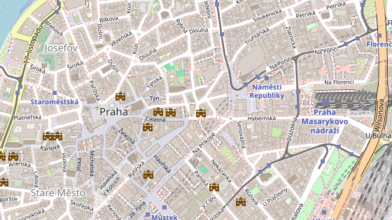 K��en� ulic Kr�lodvorsk� a U Obecn�ho domu v centru m�sta