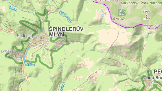 Krkonoše Dağları'nda düşen bir kaya bir turisti yaraladı, helikopter ona doğru uçtu