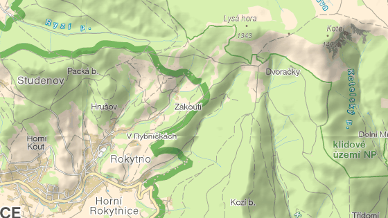 Onarılan bir köprü, Dev Dağlar'daki Huťsky potok'un üzerinden geçiyor