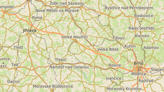 D1 na Prahu zablokoval převrácený kamion u Domašova (červená značka). Kolona se táhla až ke 190. kilometru, kde zároveň havarovaly tři kamiony v opačném směru (modrá značka).