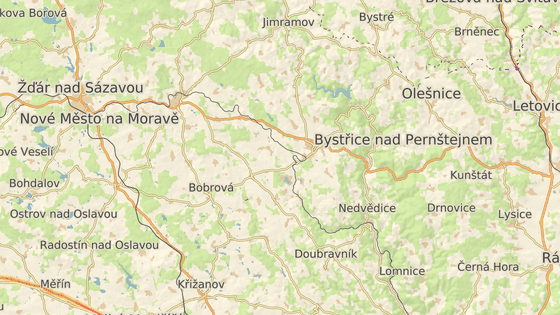 Problémový přejezd na silnici I/19 mezi Novým Městem na Moravě a Bystřicí nad Pernštejnem.