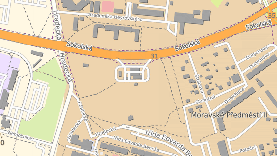 Budouc� Kaufland na Moravsk�m P�edm�st� (�erven� zna�ka), v sousedstv� m�l sou�asn� vyr�st park (modr� zna�ka).