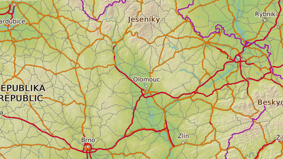 Olomouc'ta iki aracın karıştığı ciddi kazada bir kişi hayatını kaybetti. Yedi kişi yaralandı