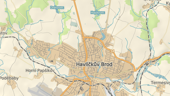 Nová silnice by měla spojit Ledečskou ulici (červená značka) nejspíše s vyústěním obchvatu na Masarykovu ulici (modrá). Trasu, kudy přesně povede, začnou nyní odborníci hledat.