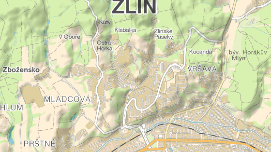 Modr� zna�ka ukazuje sportovn� are�l Mladcov�, �erven� tenisov� kurty a halu na Vr�av�.