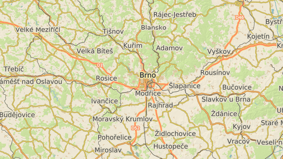 Brno'nun önünde Prag yönünde D1 üzerinde bir kamyon konvoyu