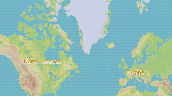 Plavidlo bylo vyzvednuto u pobřeží Kanady (červeně).  Převezeno bude do sedm tisíc kilometrů vzdáleného Norska (modře)