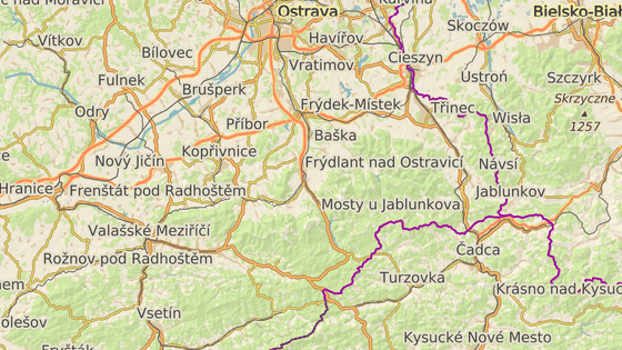 Vrtulník ve Frýdlantu nad Ostravicí nejprve naložil člena Horské služby Beskydy, který pomáhal lokalizovat místo se zraněnou ženou. Vrtulník ve Frýdlantu nad Ostravicí nejprve naložil člena Horské služby Beskydy, který pomáhal lokalizovat místo se zraněnou ženou.