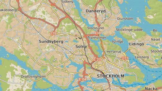 Tensta (červeně) se nachází na okraji Stockholmu (modře)
