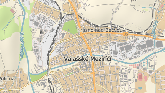 Voln plocha se nachz mezi Masarykovou a Svrkovou ulic ve Valaskm Mezi.