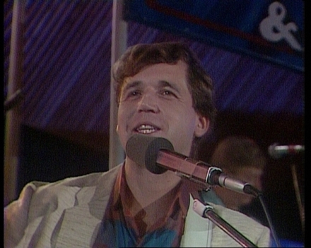 Jeden t�n je tv�j