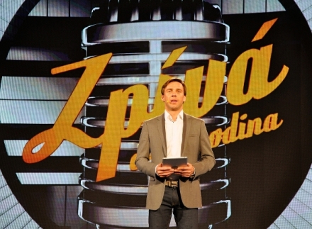 Zp�v� cel� rodina