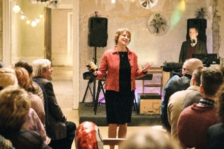 D�vka se zlat�ma rukama