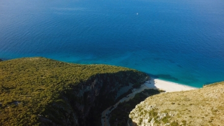 ڞasn� Alb�nie (2/2)