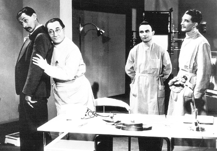 U pokladny st�l...