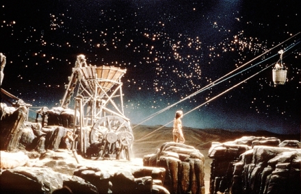 Nekone�n� p��b�h