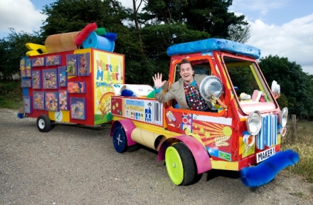 Pan Hra�i�ka ve m�st� II