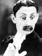 U pokladny st�l...