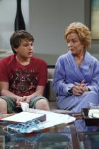 Dva a p�l chlapa VIII (15)