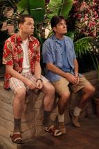 Dva a p�l chlapa VII (13)