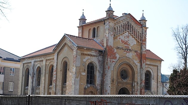 Neologick synagoga v novoromnskm slohu v Byti.