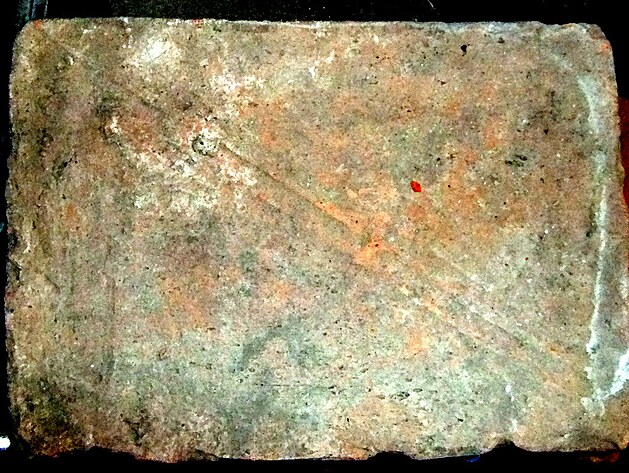 Nejstar, asi 2000 rok star cihla po mskch legich z okol Muova.