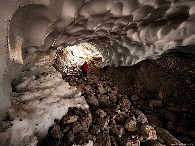 Grotta della Neve - svtlo na konci jeskyn