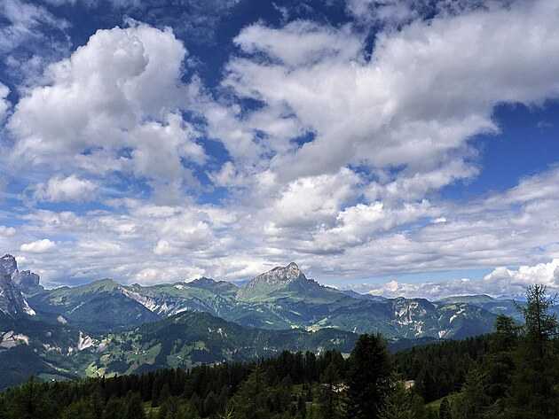 Nebe nad horami, vhled na Paitlerkofel