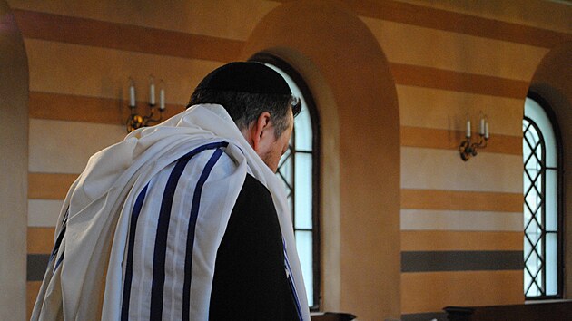 Bohosluba v rekonstruovan synagoze v Krnov