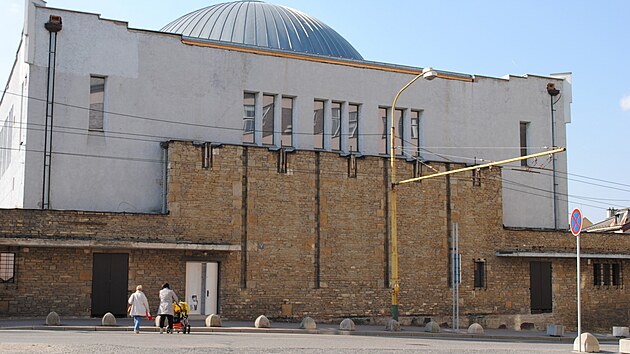 Neologick synagoga v nedalek ilin, kter se rekonstruuje na kunsthalle. Synagoga je podle odbornk nejkrsnj modern stavbou na Slovensku. Ped rekonstrukc fungovala mimo jin jako kino i pednkov sl ilinsk univerzity
