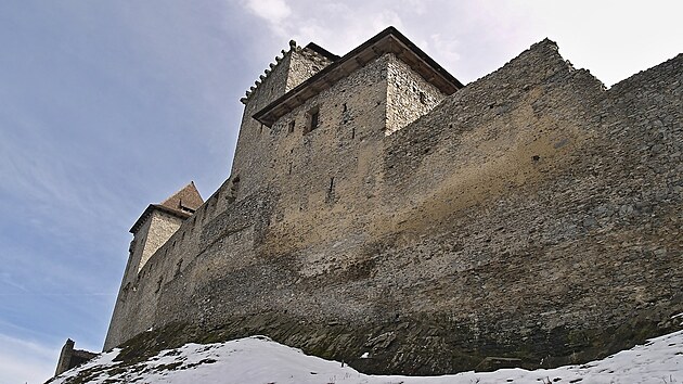 Mohutn zdi nedobytnho hradu...