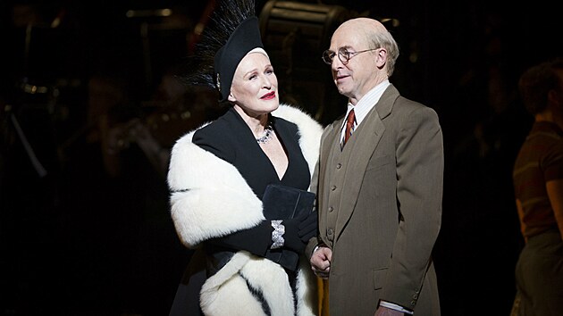 Glenn Close a Julian Forsyth