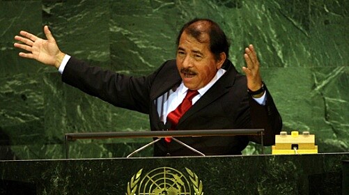 Vdce vtzn sandinovsk revoluce z roku 1979 Daniel Ortega. Marxistick revolucion se fem FSLN stal roku 1967. V roce 1979 jako vdce svrhl diktaturu rodu Somoz. Roku 2006 triumfoval v prezidentskch volbch a stal se hlavou nicaraguysk republiky.