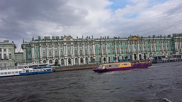 Petrohrad - potpjc se lod a rozpadajc se budovy. Bda a zmar ;-)