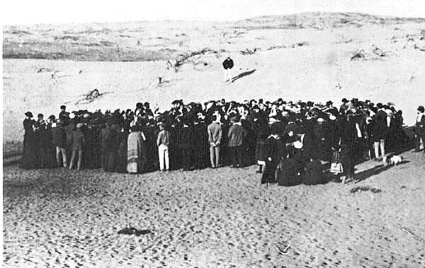 100 lid si rozdluje 12 hektar pdy, na kter zalo v roce 1908 msto Tel Aviv