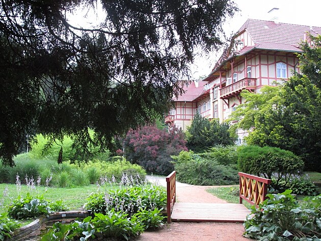 Hotel Jestab a jeho zahrada
