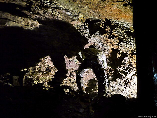 Figur�na kutaj�c�, autentick� osv�tlen�