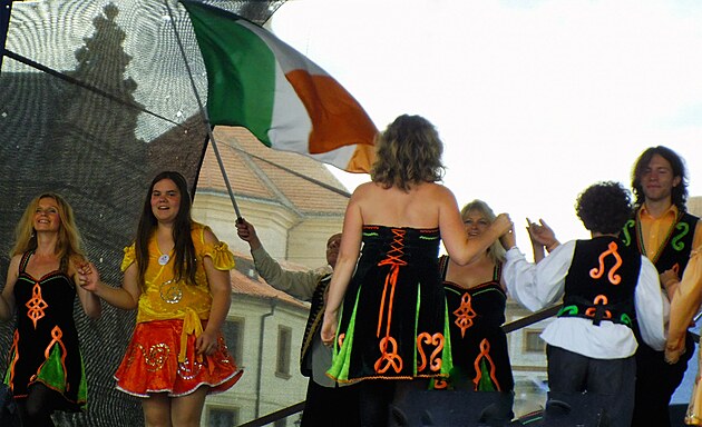 Italsk soubor na folklornm festivalu, kter tu probhal.