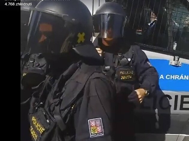 t�kood�nci zachra�uj�c� isl�m p�ed kadiboudou.