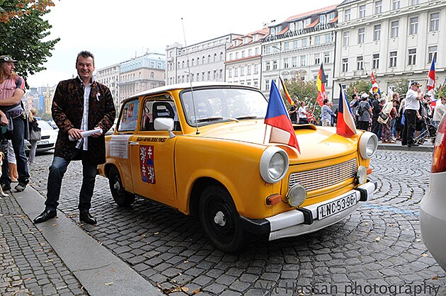 Taxik Zdenk Ponert se svm Trabantem.