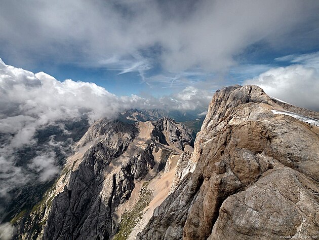 Cima Ombretta (vlevo) a vrchol Marmolady Punta Penia