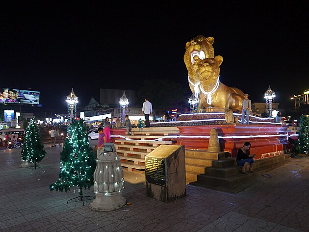 Zlat lvi na kruhovm objezdu v Sihanoukville