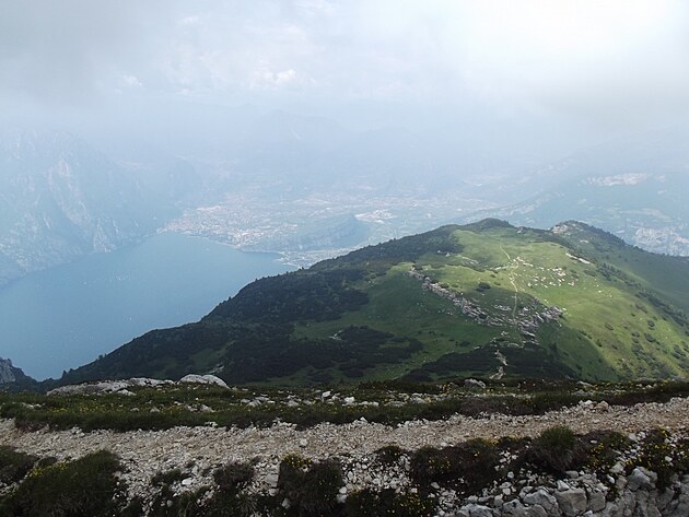 Monte Altissimo. pln dole Riva. Nahoe postlen a splen, dole poven. Legioni.