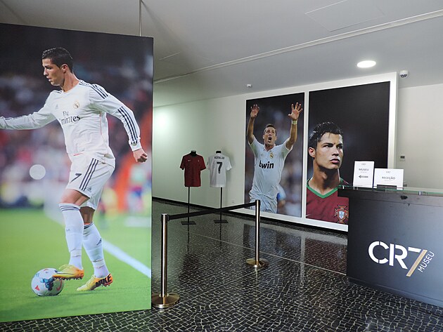 Na Madeie se narodil a ve Funchalu m muzeum Cristiano Ronaldo. Portugalsko se zrovna 10.7.2016 stalo ME