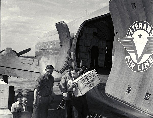 Vykládka pomoci Praha-Ruzyně 1946