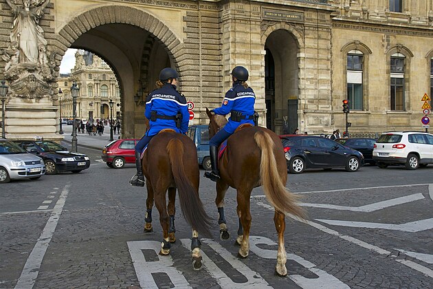 Francouzsk policie v dob klidu. Bohuel je to posledn dobou nedosaiteln idylka.