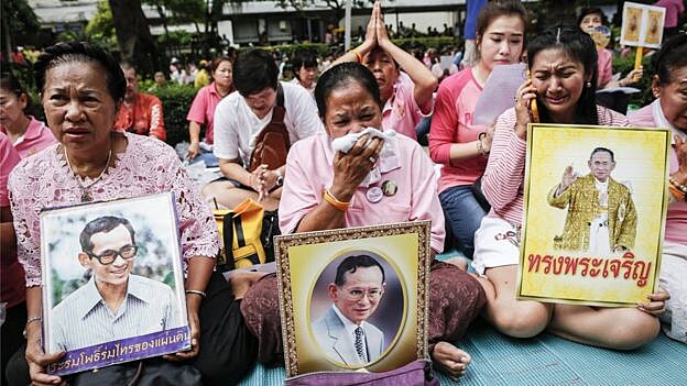Thajci truchl po smrti krle