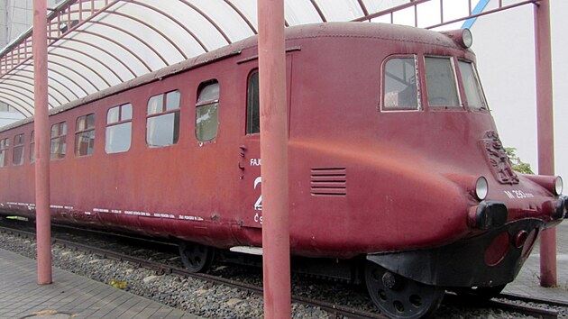 ... ten druh� m� sm�lu - d�l rezne pod p��st�e�kem v Kop�ivnici. To by byly nostalgick� j�zdy!